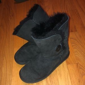 Short ugg boots